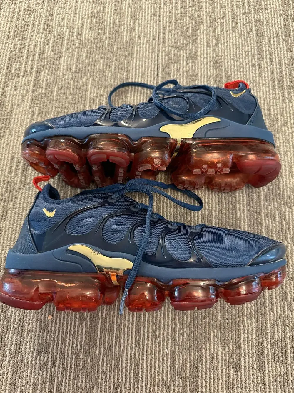 Nike Air Vapormax Plus Shoes Mens Size 8.5 Navy Red Gold Running Sneakers Gym